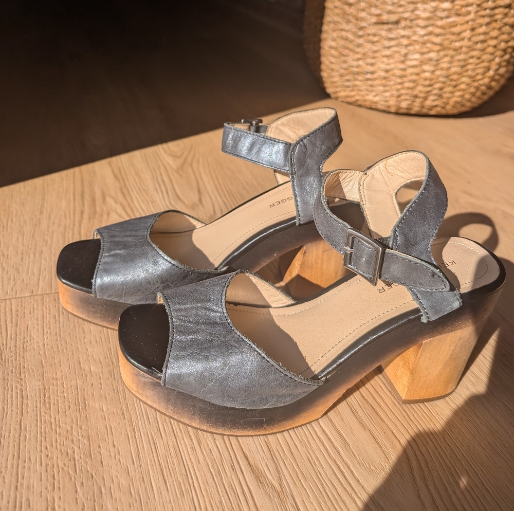 Kelsy Dagger black sandals wood sole size 9